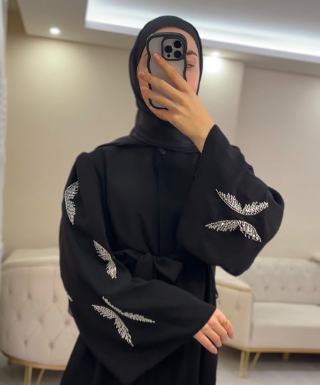أسود