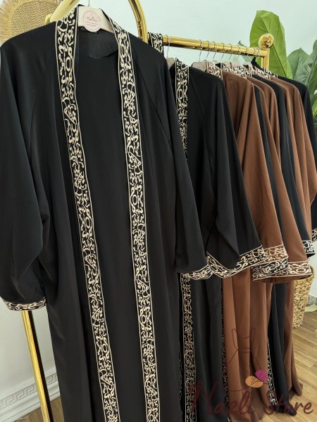 أسود