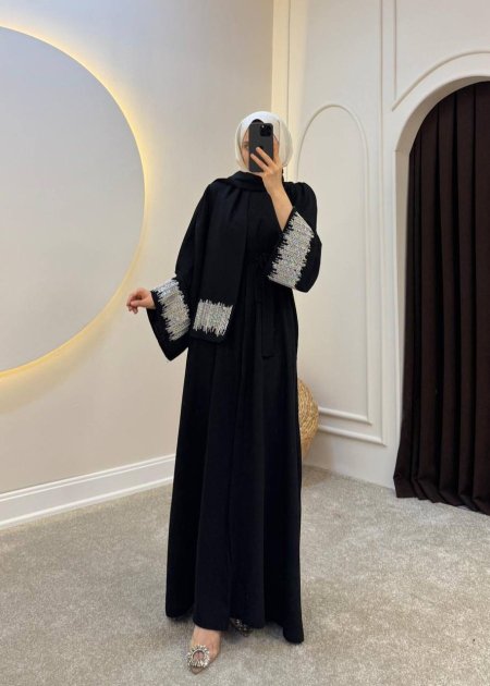 عباي مع سكارف