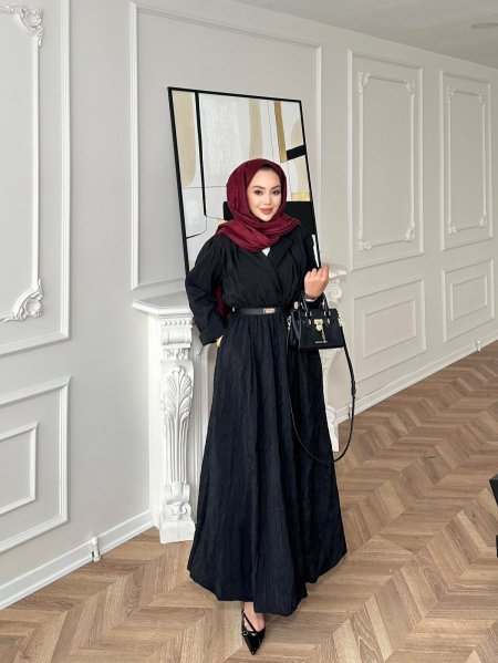 أسود