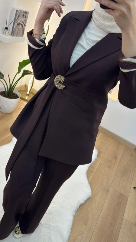 طقم بليزر وبنطلون