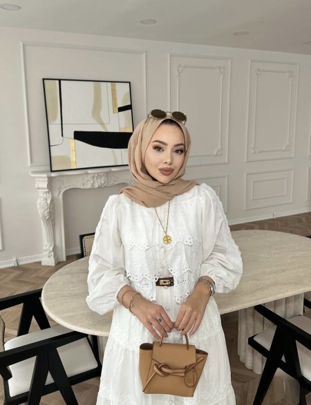 ابيض