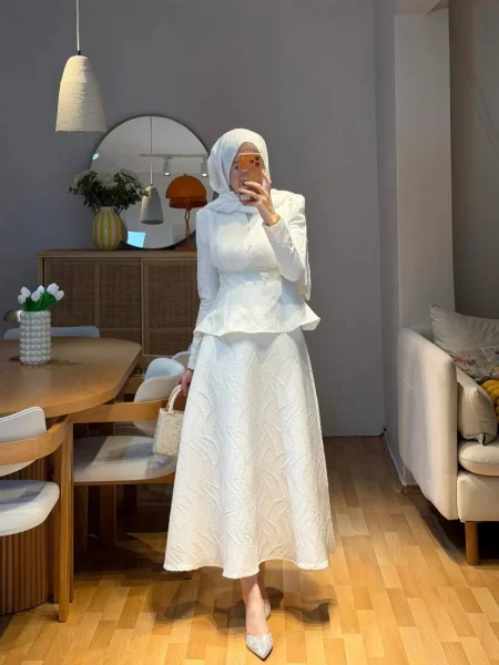 ابيض