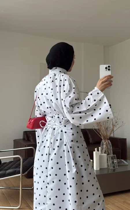 ابيض