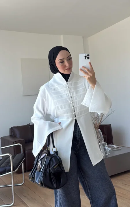 ابيض