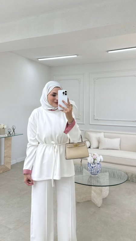 ابيض