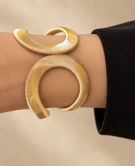 سوار ذهبي بخطوط Infinity