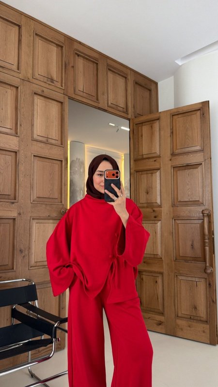 احمر