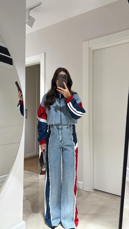 جينز مع احمر وكحلي