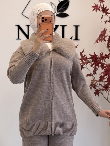 طقم صوف مع فرو